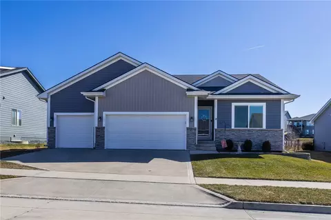 52 SE Pembrooke Ln, Waukee, IA 50263