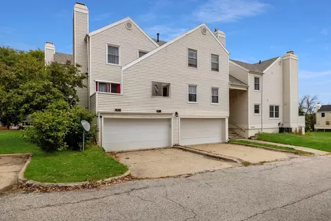 5245 Dakota Dr, West Des Moines, IA 50265