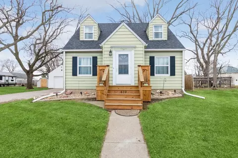 419 W Des Moines St, Brooklyn, IA 52211