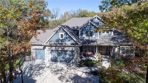5369 NW 71st Pl, Johnston, IA 50131