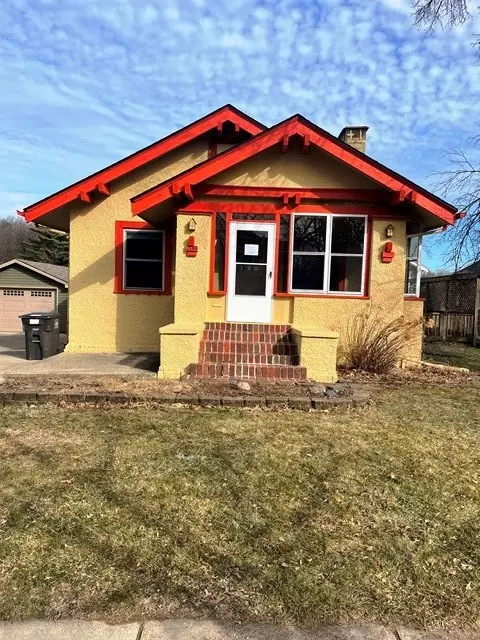 709 41st St, Des Moines, IA 50312