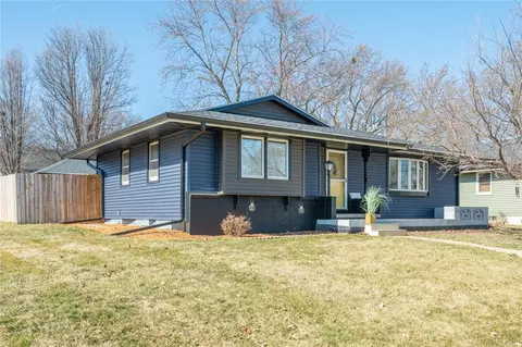 700 32nd St, West Des Moines, IA 50265