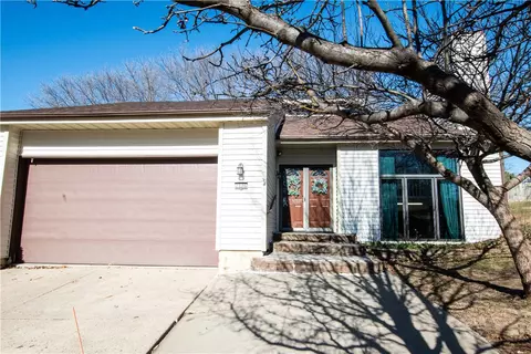 2306 Linda Cir, Urbandale, IA 50322