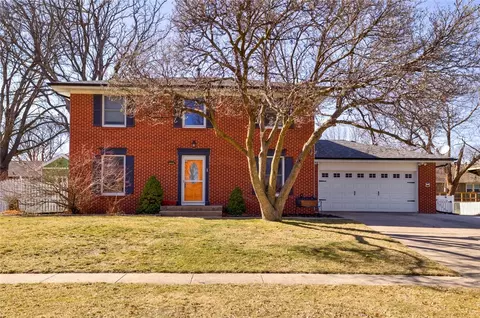 4408 73rd St, Urbandale, IA 50322