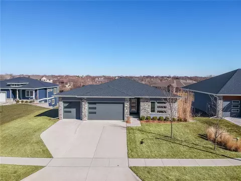 601 NW Somerset Ct, Ankeny, IA 50023