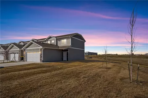 282 NW Greenwood Pl, Waukee, IA 50263
