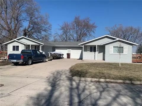 1806 2nd St, Nevada, IA 50201