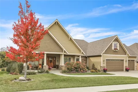 1907 W 4th St, Pella, IA 50219