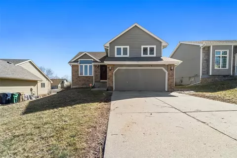 6900 Hickory Ln, Urbandale, IA 50322