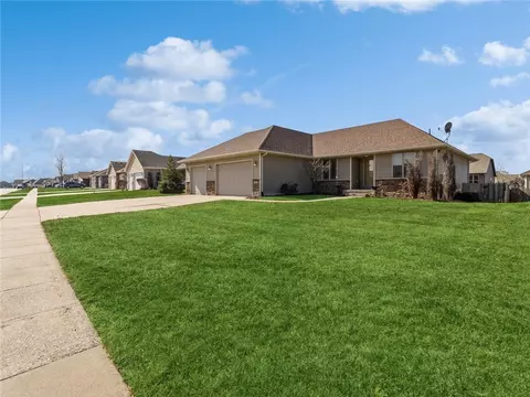 2202 6th Ave SW, Altoona, IA 50009