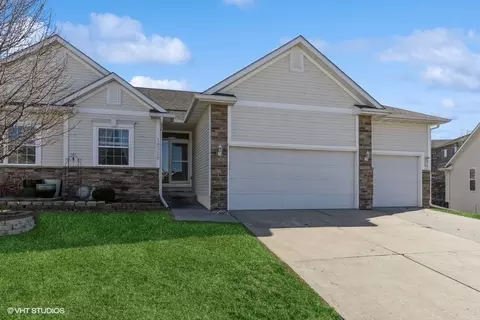 14326 Greenbelt Dr, Urbandale, IA 50323