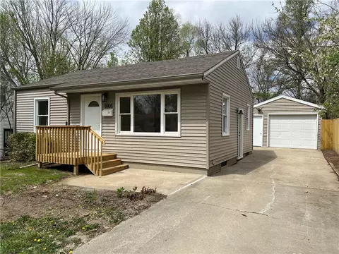 5905 Clark St, Des Moines, IA 50311