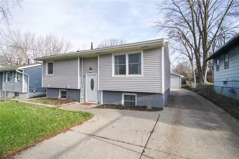 220 E Wall Ave, Des Moines, IA 50315