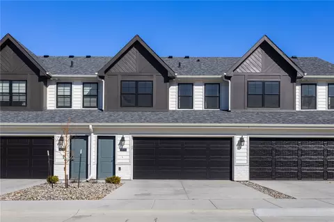 14172 Wilden Dr, Urbandale, IA 50323
