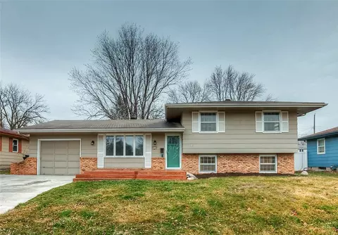 814 SE 4th St, Ankeny, IA 50021