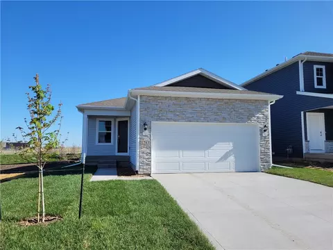 1218 NW Williamsburg Ln, Waukee, IA 50263