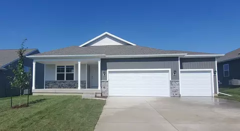6803 Rynor St, Johnston, IA 50131