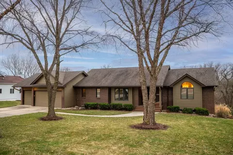 14210 Wildwood Dr, Clive, IA 50325