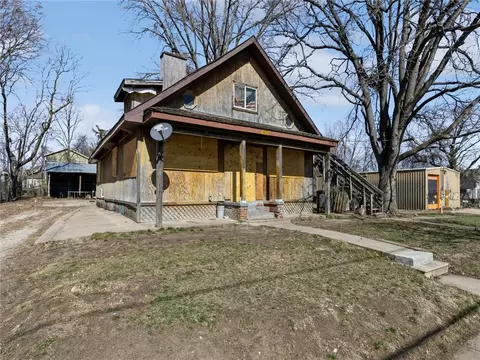 1820 Dean Ave, Des Moines, IA 50316