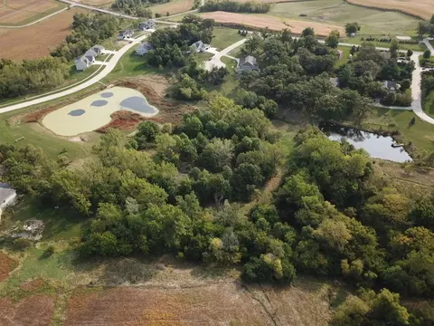 583 Oak Hills Circle, Pella, IA 50219