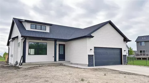 49 NE Wildflower Dr, Pleasant Hill, IA 50327