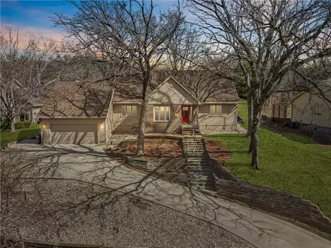 3001 Druid Hill Dr, Des Moines, IA 50315