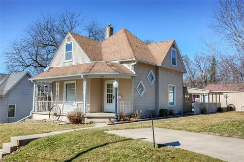 320 E Broadway St, Colfax, IA 50054