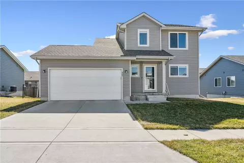 905 36th St SW, Bondurant, IA 50035