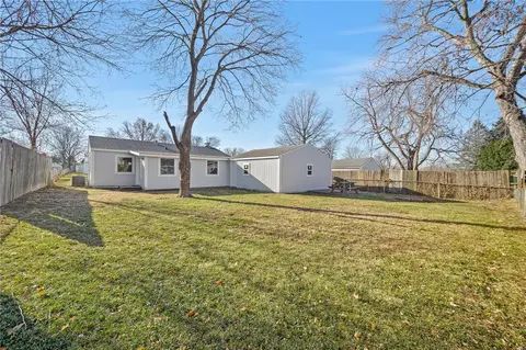 4146 E Seneca Ave, Des Moines, IA 50317