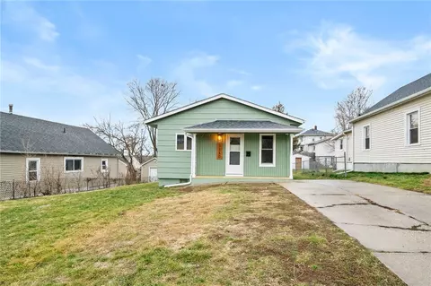 3110 4th St, Des Moines, IA 50313