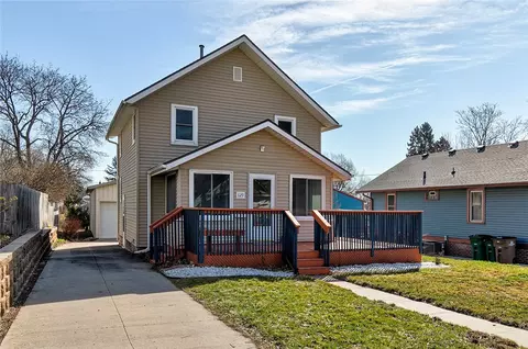 629 8th St, West Des Moines, IA 50265