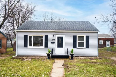 1512 E 30th St, Des Moines, IA 50317