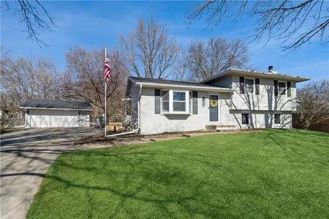 420 Jordan Dr, West Des Moines, IA 50265