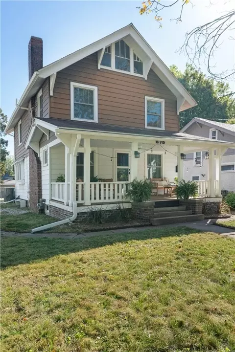675 38th St, Des Moines, IA 50312