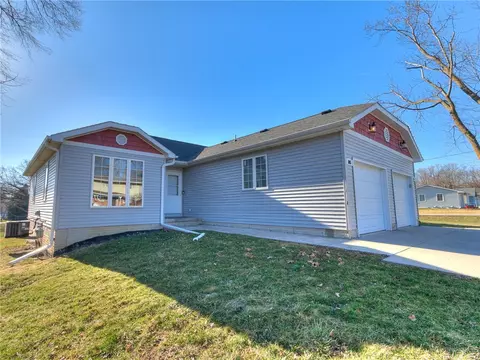 305 S 2nd St, Polk City, IA 50226
