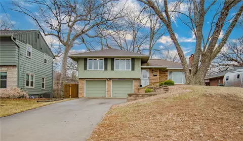 3625 Davisson Rd, Des Moines, IA 50310