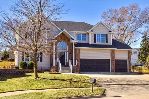 7790 Caldwell Cir, Johnston, IA 50131