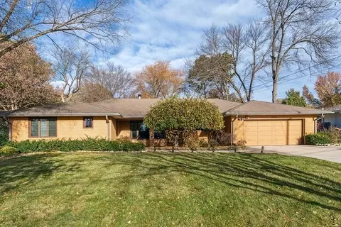 3771 River Oaks Dr, Des Moines, IA 50312