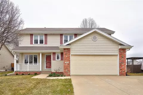 1012 E Henderson Pl, Indianola, IA 50125