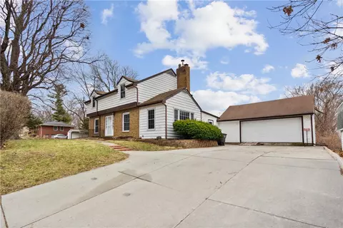 2643 E Sheridan Ave, Des Moines, IA 50317