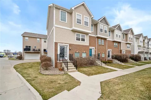612 Nantucket Pl, Norwalk, IA 50211