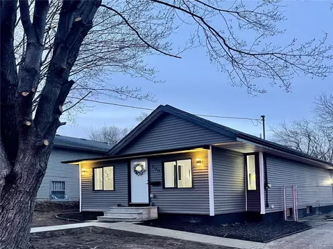 106 E Fulton Dr, Des Moines, IA 50315