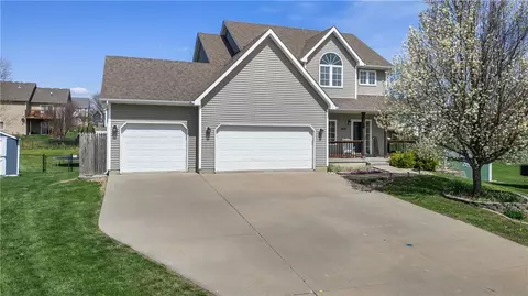 1821 Swan Cir, Norwalk, IA 50211