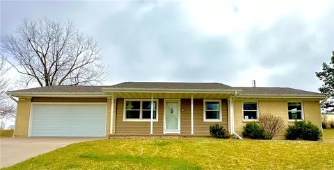1830 Country Club Dr, Grinnell, IA 50112