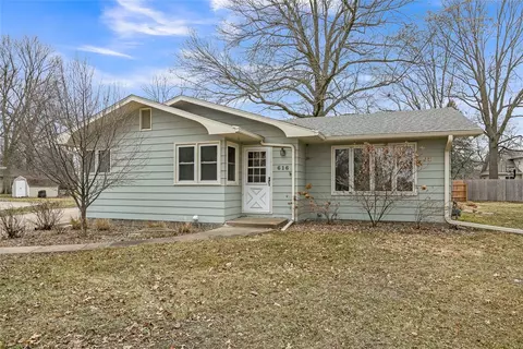 616 Spruce Dr, Pella, IA 50219