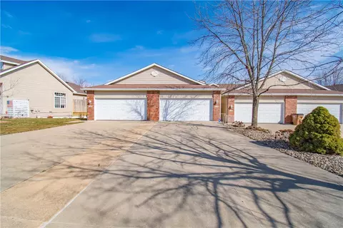 724 Kitterman Cir, Norwalk, IA 50211