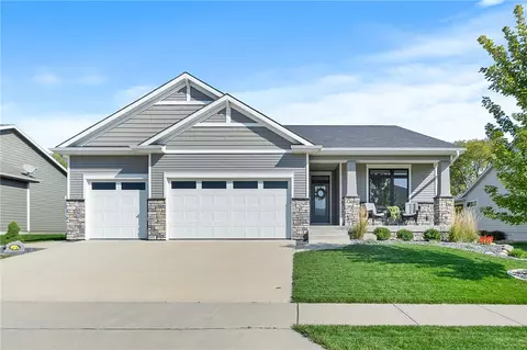 2045 SE Waddell Way SE, Waukee, IA 50263