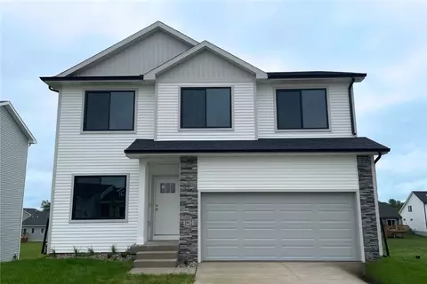 2912 Sayre Dr, Norwalk, IA 50211