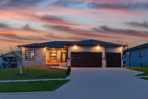 10150 Rhaenys Rd, West Des Moines, IA 50266