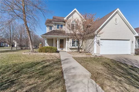 9815 Newport Vista Dr, Johnston, IA 50131